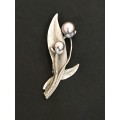 515103-329 Clear in Black Brooch with Grey Pearl