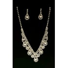   Pearls Necklace Set  591528