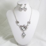 511157 clear necklace
