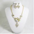 511157 clear in gold necklace
