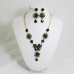 511159 black in gold necklace