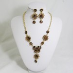 511159 brown in gold necklace
