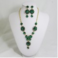 511159 green in gold necklace