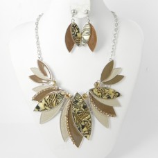 891055 Brown Necklace