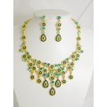 511115-214 Green Necklace Set in Gold